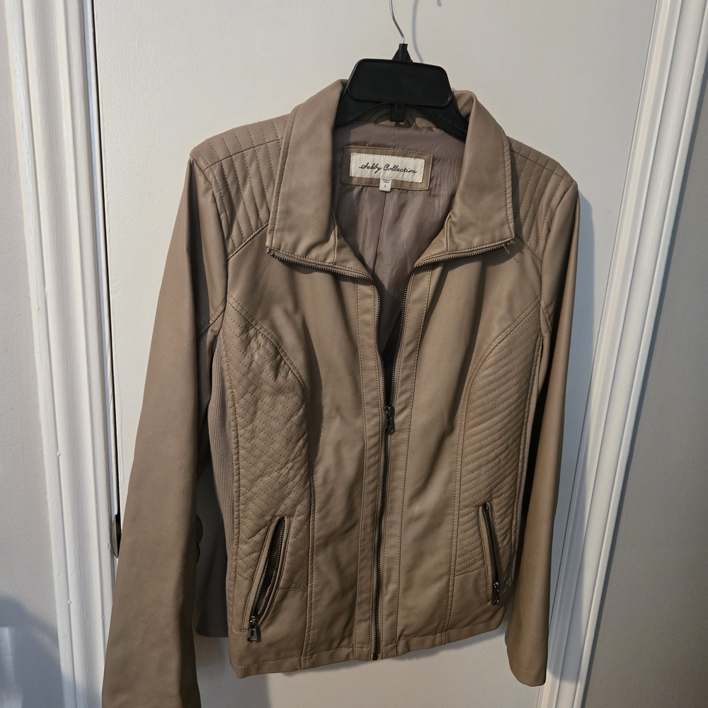 Elegant Women's Leather Jacket in Tan